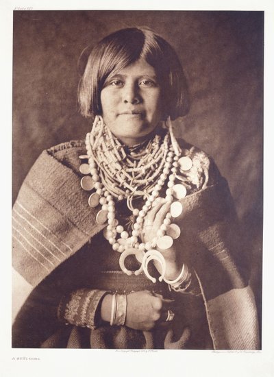 Bir Zuni Kızı by Edward Sheriff Curtis