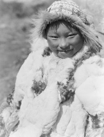 Uyowutcha olarak tanımlanan Eskimo çocuğu, muhtemelen Alaska, Nunivak Adası'ndan, 1929 dolayları (s/b fotoğraf) by Edward Sheriff Curtis