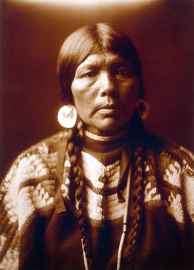 Hintli kadın Ow High'ın karısı, c. 1905, fotoğraf Edward S. Curtis by Edward Sheriff Curtis