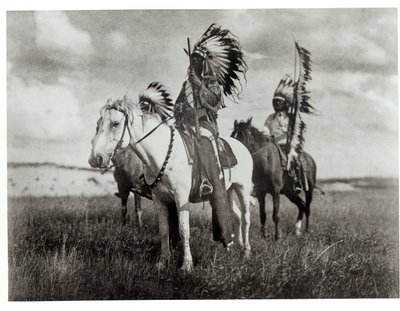 Sioux Chiefs, "Kuzey Amerika Kızılderilisi"nden bir tabak by Edward Sheriff Curtis