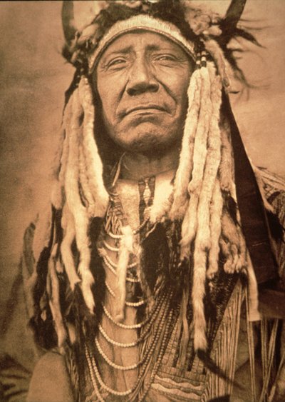 "İki Ay" (s/b fotoğraf) by Edward Sheriff Curtis