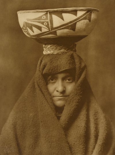 Zuñi Kadın by Edward Sheriff Curtis
