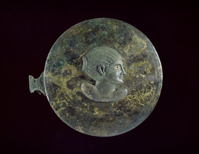 Hellenistik kabartmalı bir kadın büstüne sahip döküm bronz ayna kapağı, MÖ 100 - MS 100 (çizilmiş bezemeli döküm bronz) by Egyptian
