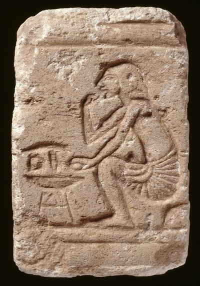 Bir masanın yanında oturan bir adamın kabartması, Amarna Dönemi (kireçtaşı) by Egyptian
