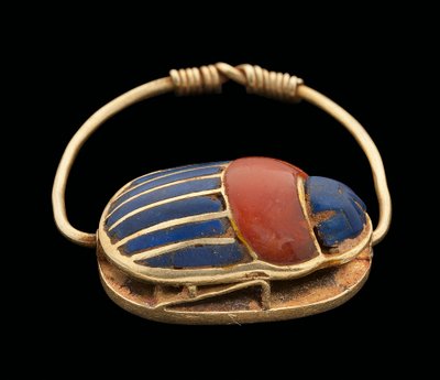 Bokböceği parmak yüzüğü, Orta Krallık by Egyptian 12th Dynasty