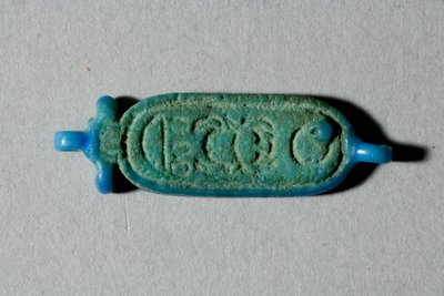 Tutankhamun kartuşlu boncuk, Yeni Krallık, Tutankhamun saltanatı, MÖ 1336-27 (fayans) by Egyptian 18th Dynasty