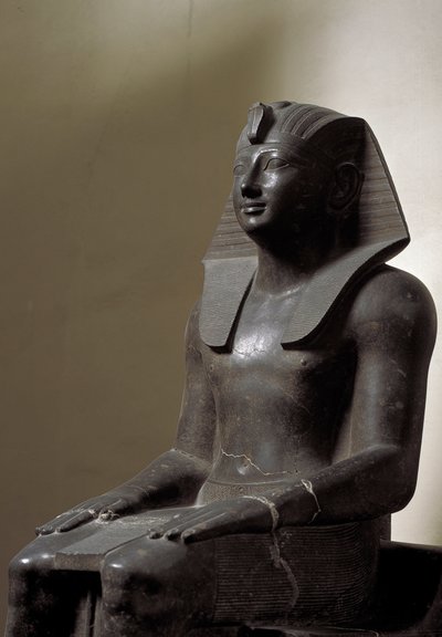 Mısır antikası: Thutmosis (Tuthmosis veya Thutmus) III (1479-1425 BC), Mısır firavunu hükümdarını temsil eden bazanit heykeli. karartmak 192 cm. 18 hanedanı. Torino, Mısır müzesi by Egyptian 18th Dynasty