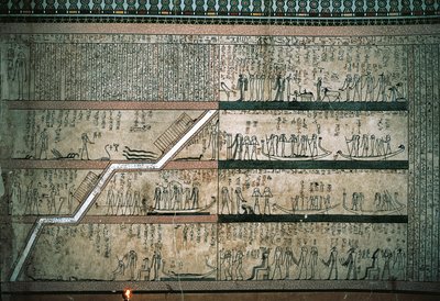 Doğu duvarındaki mezar odalarında Amduat Kitabı'nı, güneş teknesinin yolculuğunu betimleyen freskler by Egyptian 18th Dynasty