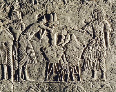 Askeri kampta yaşam: İçecek kontrolünde (şarap ve bira) çalışan işçiler, Saqqara#39;daki Horemheb#39;in mezarından yardım, detay by Egyptian 18th Dynasty