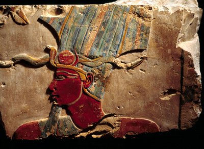 Firavun Thutmosis (Tuthmosis veya Thutmus) III taç tacı Atef'i temsil eden kabartma by Egyptian 18th Dynasty