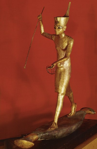 Tutenkhamun düz bir kayık üzerinde duruyor ve bir zıpkın fırlatıyor (lonca ahşap) by Egyptian 18th Dynasty