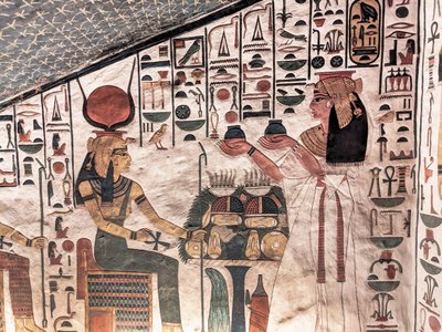 Ritüel vazolar sunan kraliçe (duvar resmi) by Egyptian 19th Dynasty