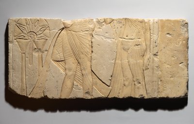 Tell el-Amarna, New Kingdom, c.1353-1336 M.Ö. (kireçtaşı) bir adak sahnesini betimleyen kabartma by Egyptian 19th Dynasty