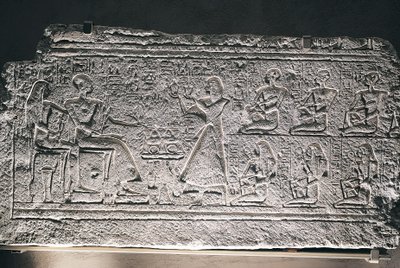 Ptahotep ve Tauseret#39;in Saqqara#39;dan kurtarılması, çiftin en büyük oğulları Amenheb ve diğer çocuklarından teklifler alması by Egyptian 19th Dynasty