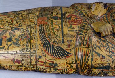 Muhtemelen Deir El-Bahri, Yeni Krallık'ta bulunan Nesyamun mumyasının dış tabut kapağının detayı, MÖ 1100 dolayları (boyalı ahşap) by Egyptian 20th Dynasty