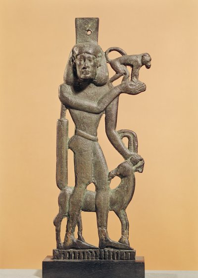 Bir dağ keçisi dizini yalayan bir maymunu tutan bir adam figürü, Saite Dönemi (bronz) by Egyptian 26th Dynasty
