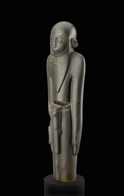 Protodinistik döneme (MÖ 2900-2650) atfedilen, penis kılıflı bir kemer ve başlık takan sakallı bir adam heykeli (bazalt) by Egyptian 2nd Dynasty