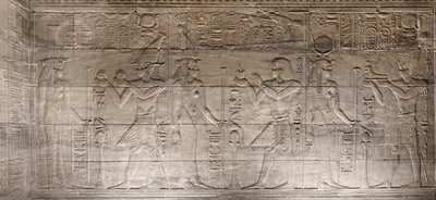 İç kutsal alandaki kabartmalar, Philae tapınağı, Aswan, Mısır by Egyptian 30th Dynasty