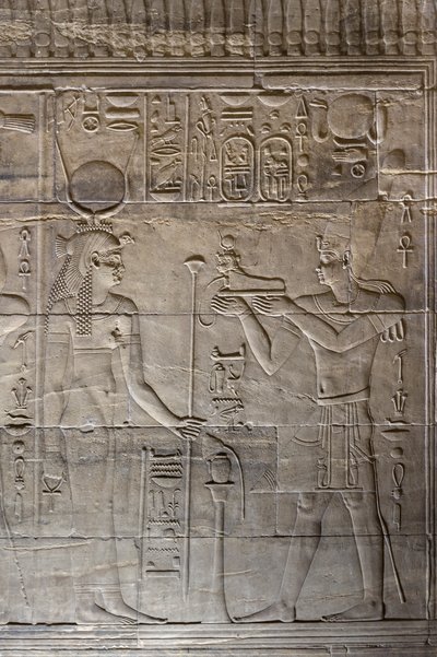 İç kutsal alandaki kabartmalar, Philae tapınağı, Aswan, Mısır by Egyptian 30th Dynasty