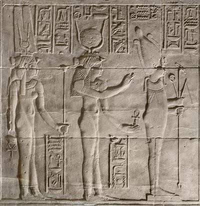 İç kutsal alandaki kabartmalar, Philae tapınağı, Aswan, Mısır by Egyptian 30th Dynasty