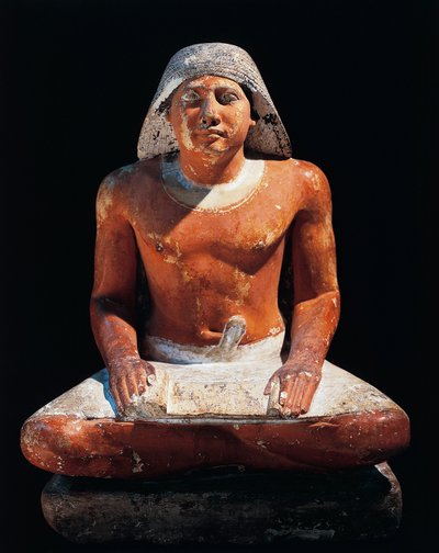 Eski Mısır: Saqqara (Sakkara), 5. hanedan, antik imparatorluk (kireçtaşı) nekropolünden oturan bir katip heykeli by Egyptian 5th Dynasty