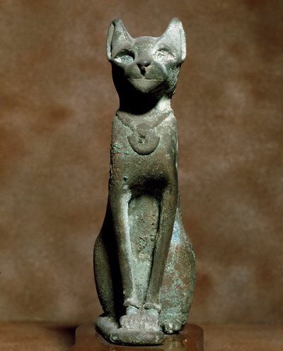 Mısır antikası: tanrıça kedi Bastet. Bronz heykel. Torino, Mısır Müzesi - Mısır antikaları: tanrıça Bastet kedisi. Bronz heykel. Mısır müzesi, Torino, İtalya by Egyptian Egyptian