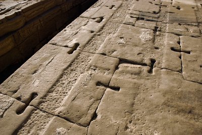 Mısır antik dönemi: çatının detayı, Hathor Tapınağı, Dendera, Mısır by Egyptian Ptolemaic Period