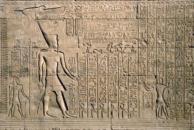 Mısır antikası: hiyeroglifli dış kabartma. Hathor Tapınağı, Denderah, Mısır - Mısır uygarlığı: Denderah