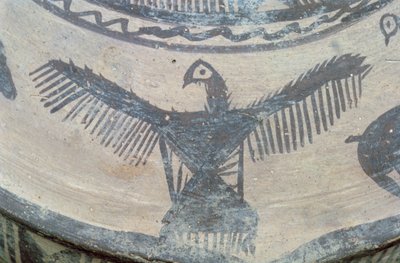 Açık kanatlı yırtıcı kuş, büyük bir kabın üst yüzünden, Fasa malı, MÖ 2000 dolayları (boyalı kil) (detay) (ayrıca bkz. 179137) by Elamite