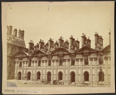 Les Tuileries ve kalıntıları by Emile Bondonneau