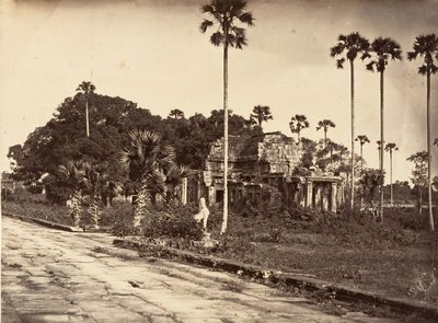 Güney dış aedicule, 1866. by Emile Gsell
