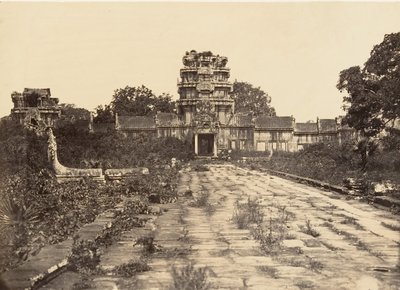 1. muhafazanın Büyük Pagoda Batı Kapısı, 1866. by Emile Gsell