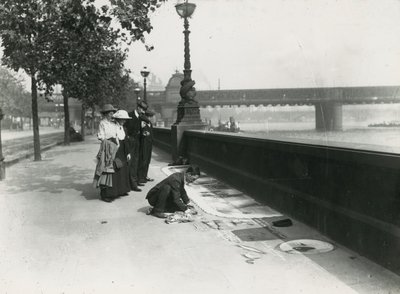 Dolgu üzerinde bir kaldırım sanatçısı by English Photographer