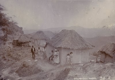 Bir tepe yamacındaki Barbadoslu köyü, 1880 by English Photographer