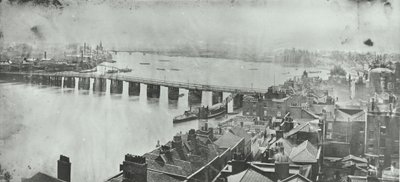 Battersea Köprüsü: Chelsea Kilise Kulesi