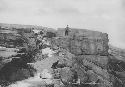 Bingley, Druidlerin Altarı (s/b fotoğraf) by English Photographer