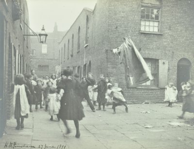 Piskoposlar Mahkemesi: genel görünüm, Londra, 1899 by English Photographer
