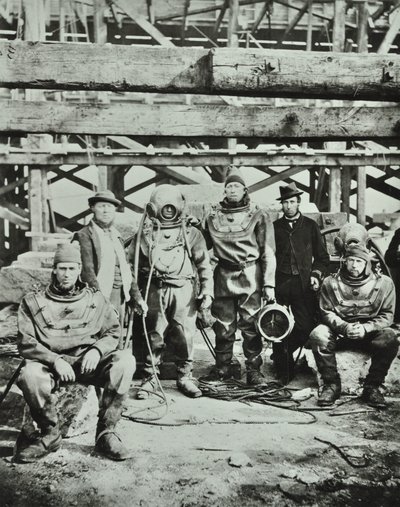 Blackfriars Köprüsü: inşaat işçileri ekipmanla poz veriyor, 1869 by English Photographer