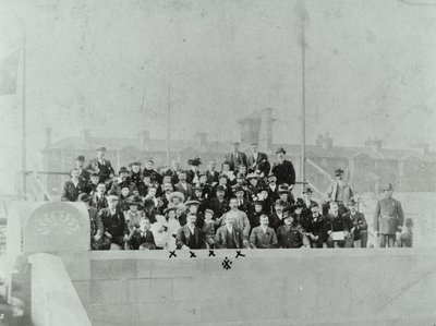 Blackwall Tüneli: açılış töreninde toplanan kalabalık, 1897 by English Photographer