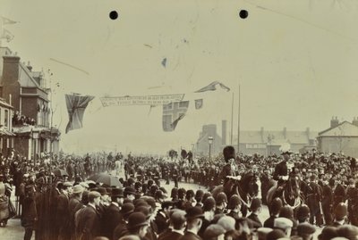 Blackwall Tüneli: Galler Prensi, daha sonra Kral VII. Edward ve Prenses İskenderiye tünelin tören açılışına katılıyor, 1897 by English Photographer