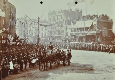 Blackwall Tüneli: Galler Prensi, daha sonra Kral VII. Edward ve Prenses İskenderiye tünelin tören açılışına katılıyor, 1897 by English Photographer