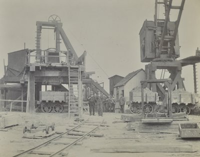 Blackwall tüneli: tünel inşaatı sırasında şaft ve işçiler, 1893 by English Photographer