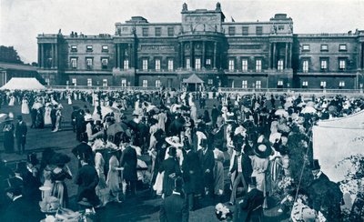 Buckingham Sarayı Bahçe Partisi, 1911 by English Photographer