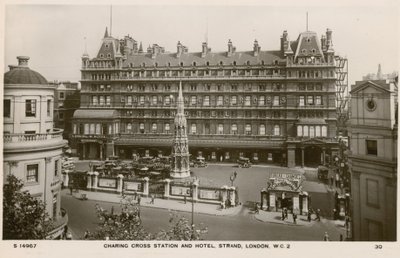 Charing Cross İstasyonu ve Oteli, Strand, Londra by English Photographer