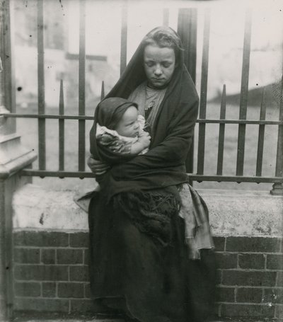 Çocuk yoksulluğu, Londra by English Photographer