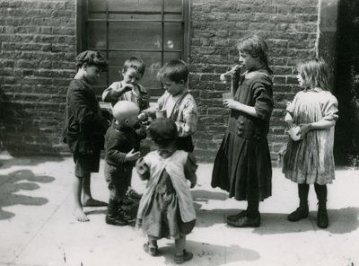 Çocuk yoksulluğu, Londra by English Photographer