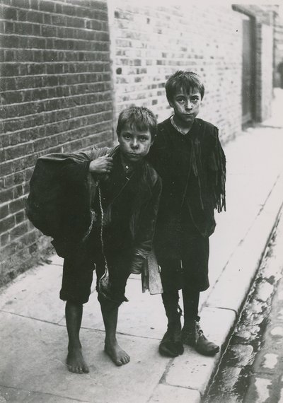 Çocuk yoksulluğu, Londra by English Photographer