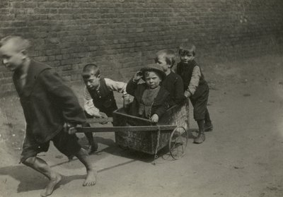 Çocuk yoksulluğu, Londra by English Photographer