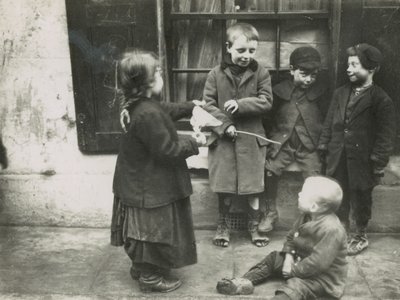 Çocuk yoksulluğu, Londra by English Photographer