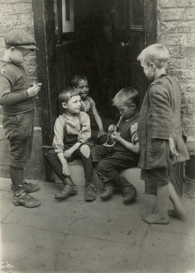 Çocuk yoksulluğu, Londra by English Photographer